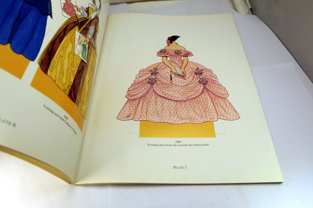 Dover Victorian Paper Dolls: Great Fashion Designs of the Victorian Era Tierney