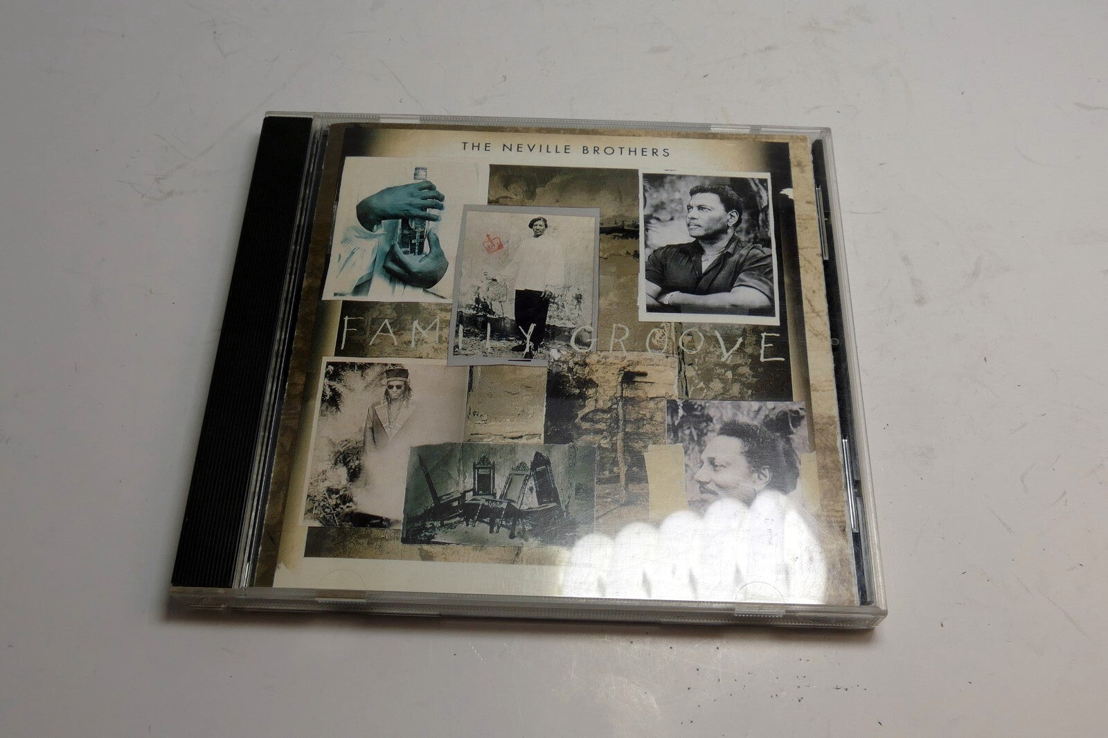 Family Groove - Music CD - The Neville Brothers -  75021 5384 2  A&M  1992