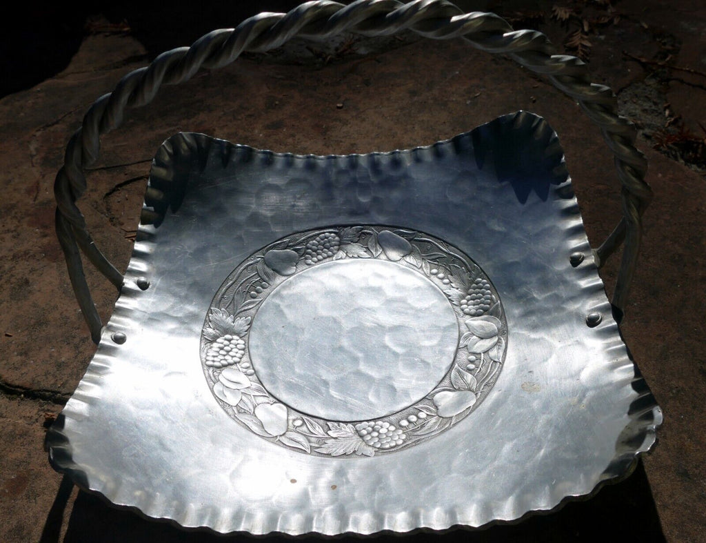 Hand forged everlast metal aluminum bowl w/hammered fruit grapes 9" basket
