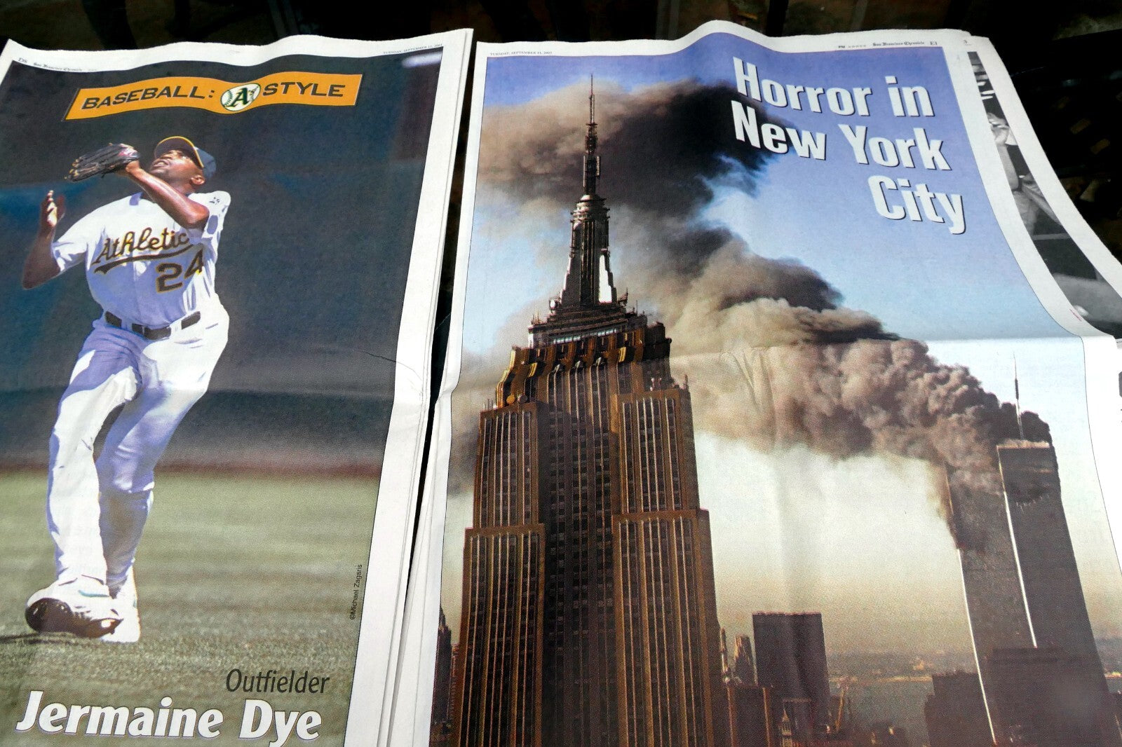 09 - 11 - 2001 San Francisco Chronicle EXTRA US Under Attack world Trade Center