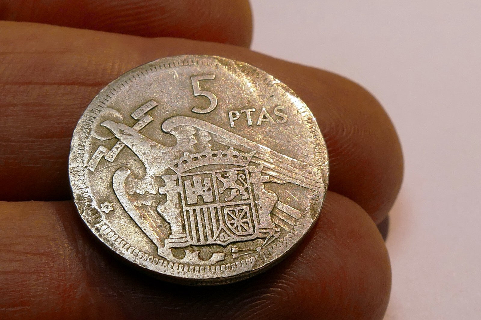 1957 Spain  5 PTAS Coin - Star 57
