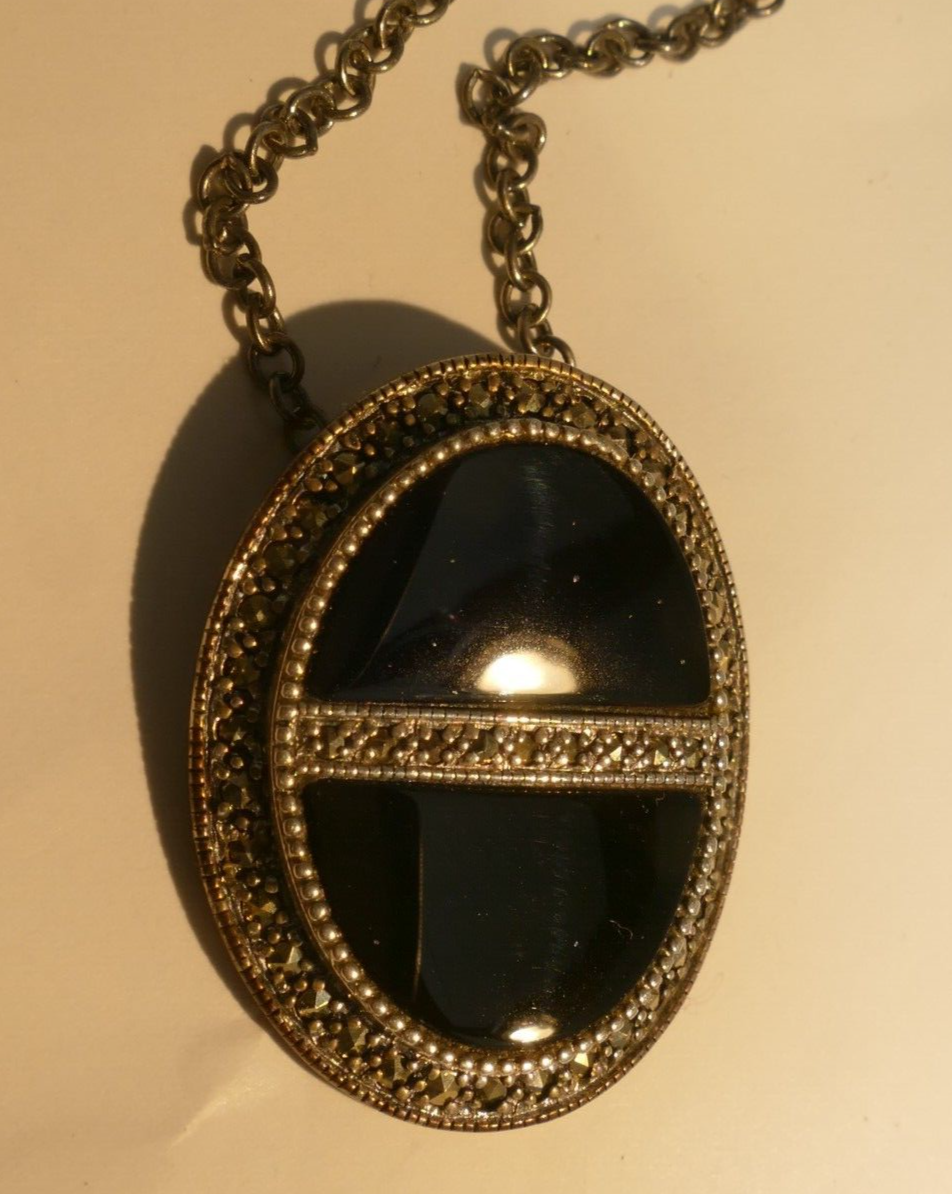 Sterling silver black onyx oval & marcasite pendant necklace .925 18"