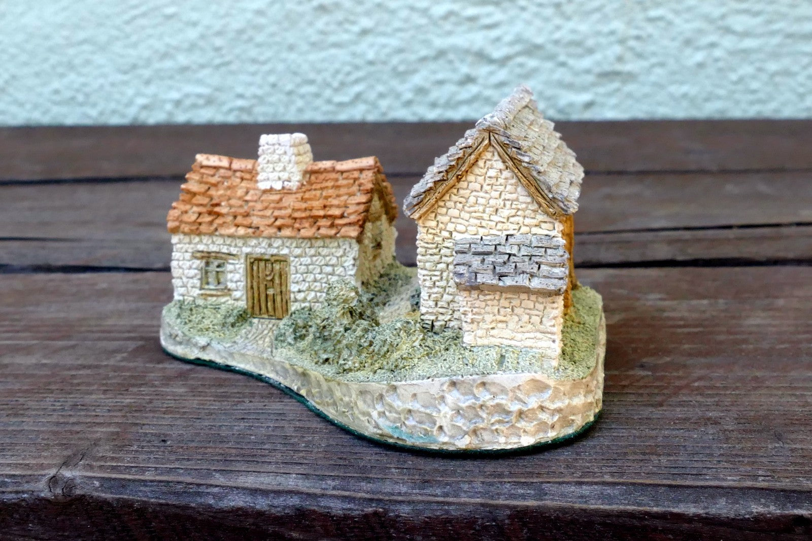 David Winter Cottages Haybarn  Handcrafted Figurine 1982 UK Great Britain