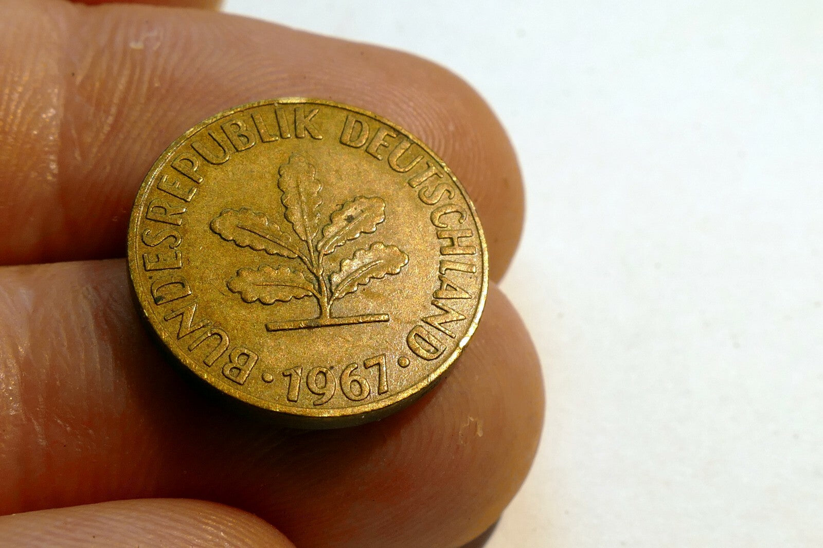 5 Pfennig coin  1967 GERMANY - FEDERAL REPUBLIC with Oak Leaf