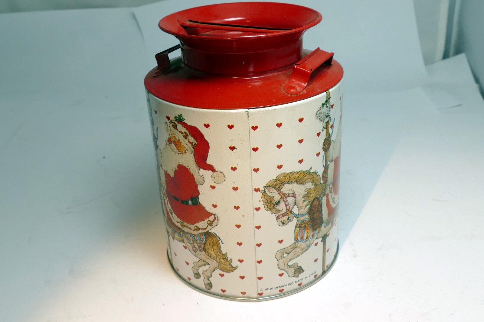 Metal Tin Christmas Round Serving Cookie Jar Container  Santa Carousel GIORDANO