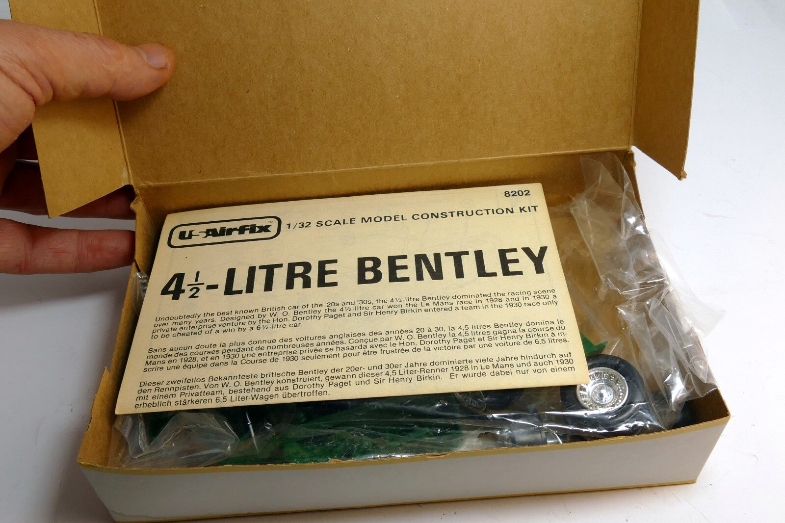 USAirfix 8202 1/32 Scale 1930 Bentley Convertible British Racing Car Model Kit
