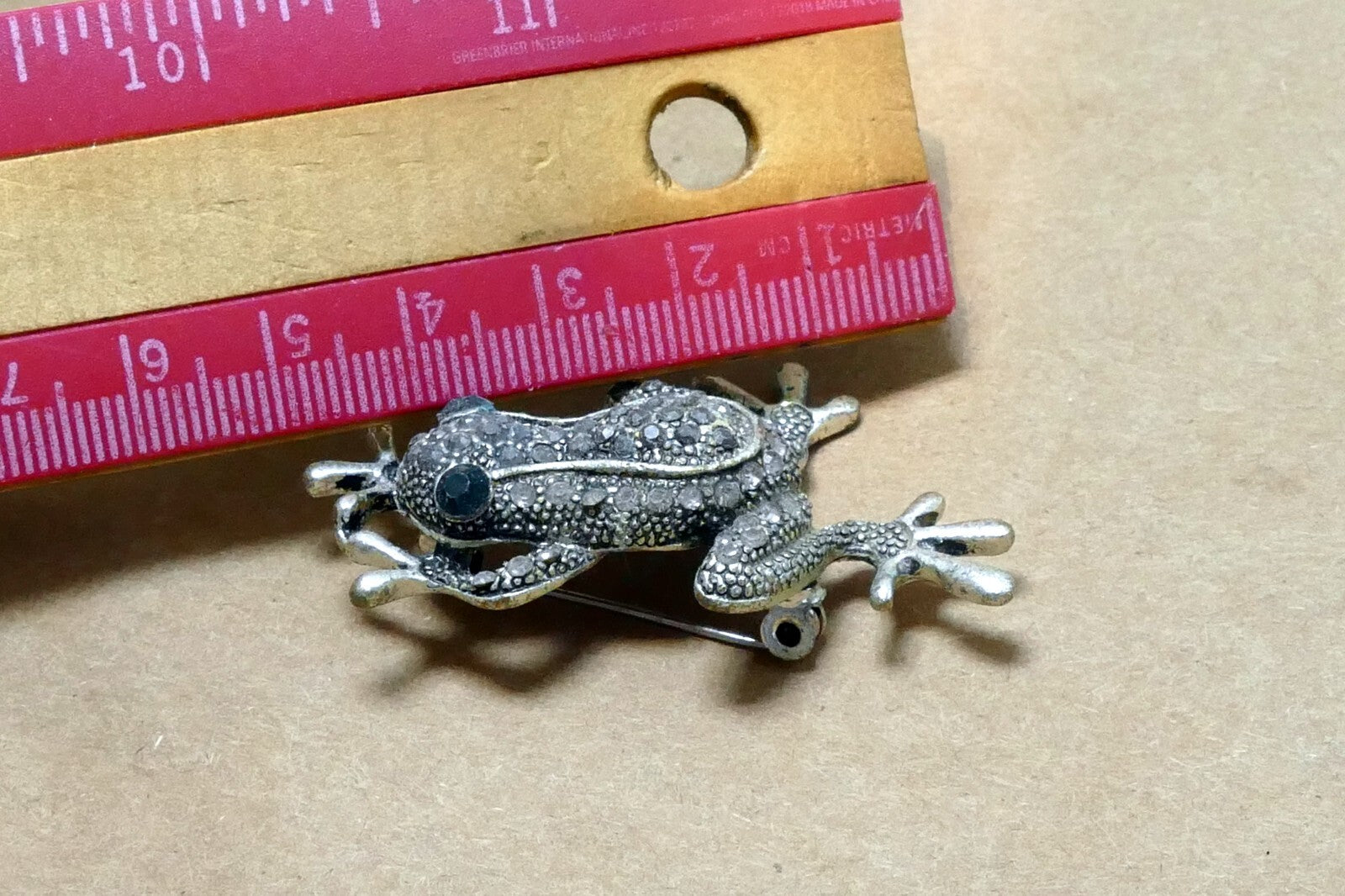 Vintage Frog Brooch Pin Brooch Silver Tone Jeweled  sparkling