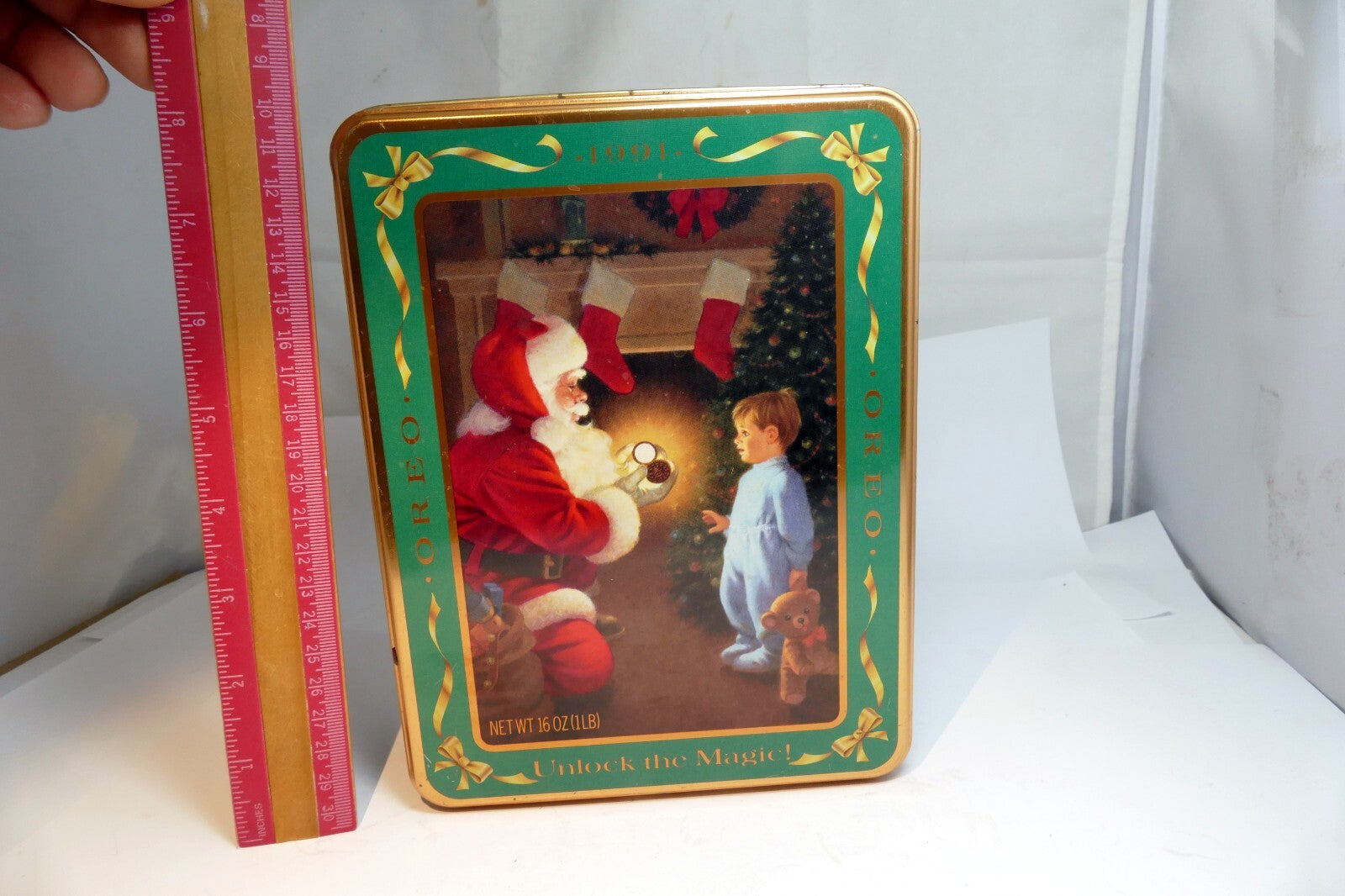 Oreo  Cookie Christmas Eve Tin empty container with Santa Claus & Boy  1991