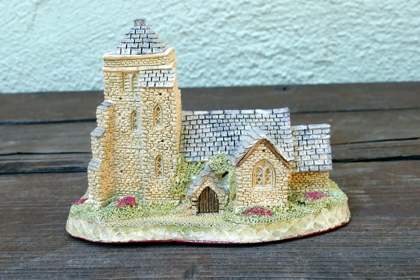 David Winter Cottages ST GEORGE’S CHURCH Hand Painted