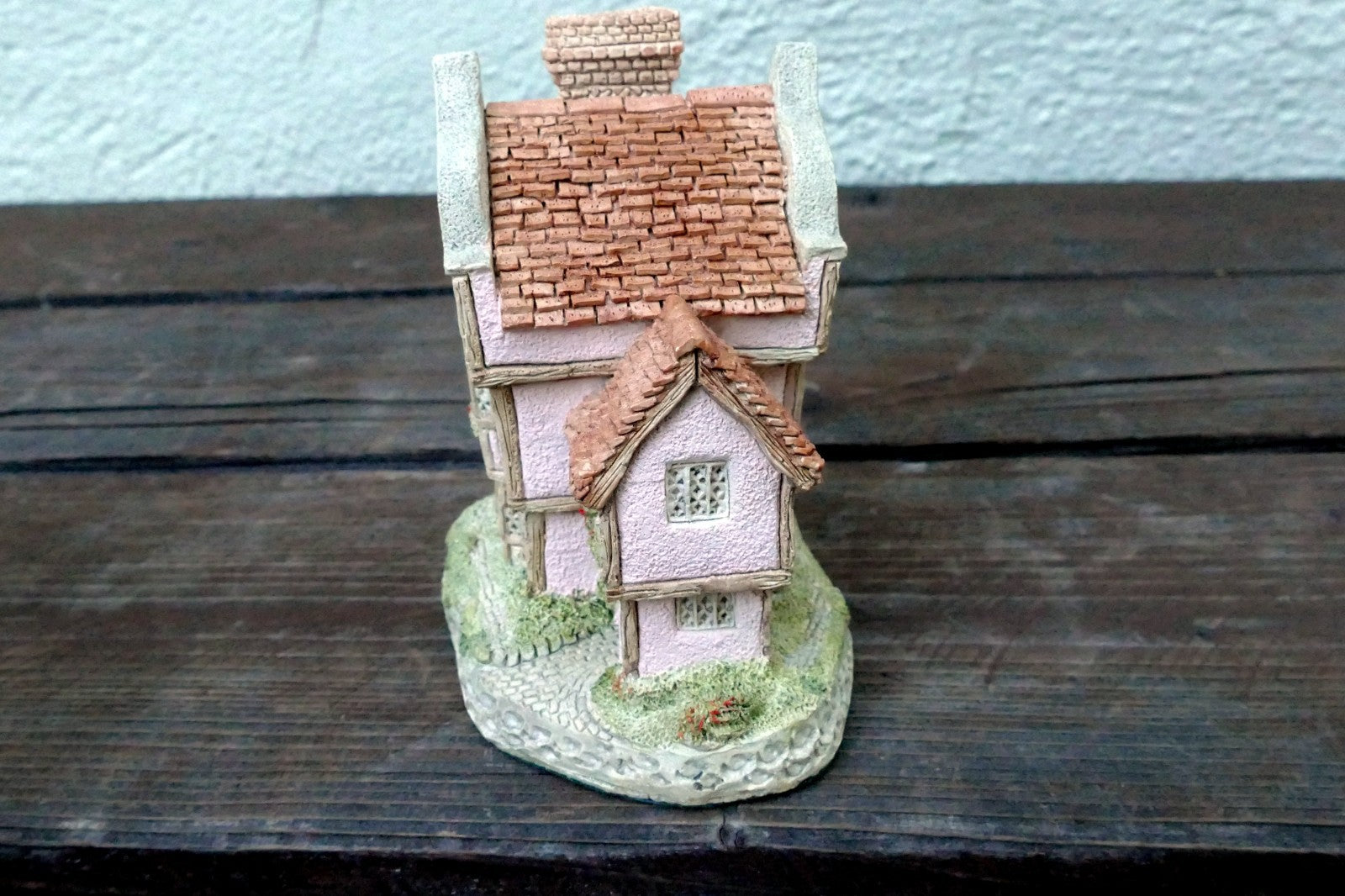David Winter  SUFFOLK HOUSE Hand Painted Made in England