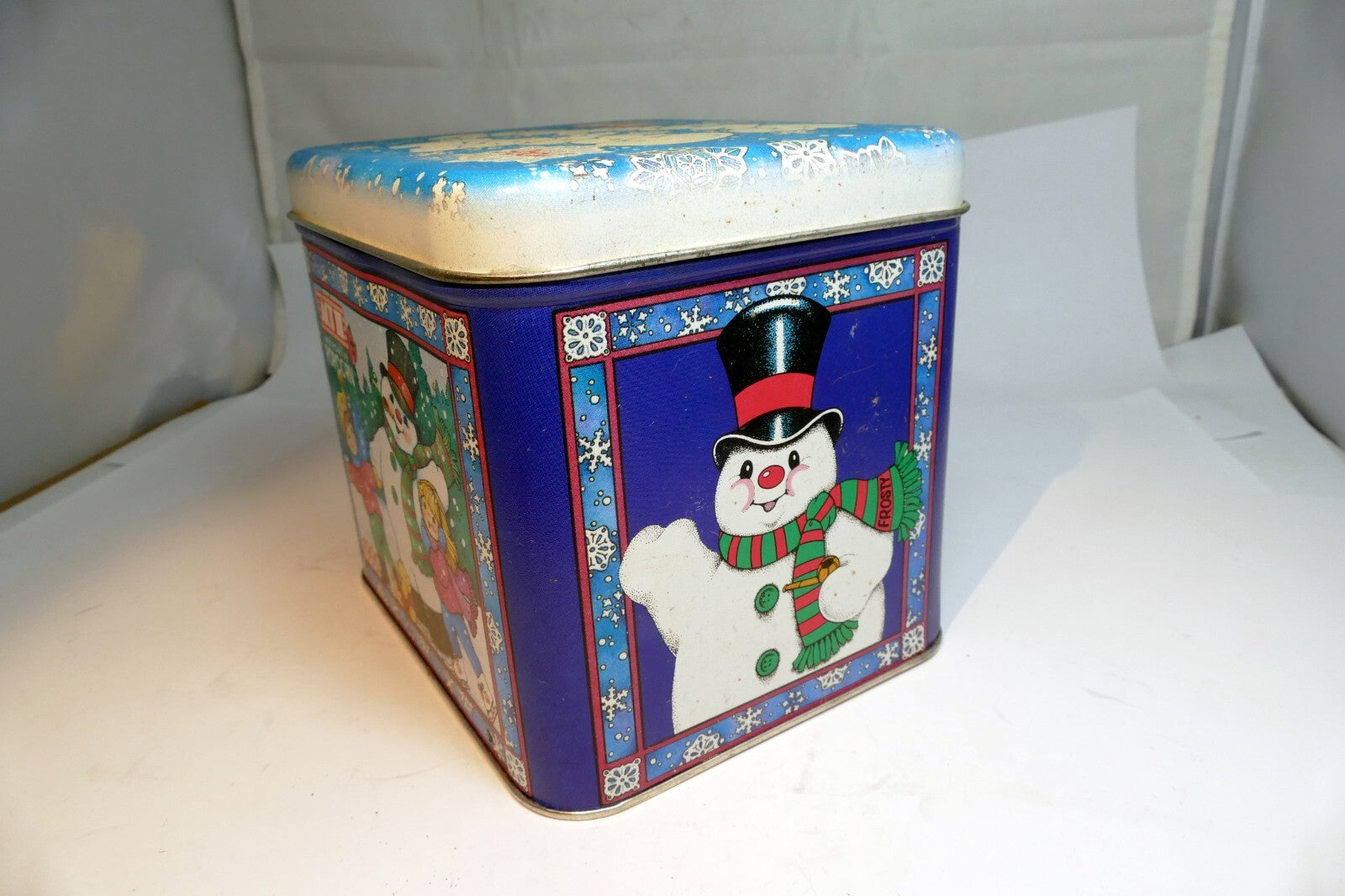 Act II Popcorn Christmas Eve Tin empty container Frosty Snowman kids skating