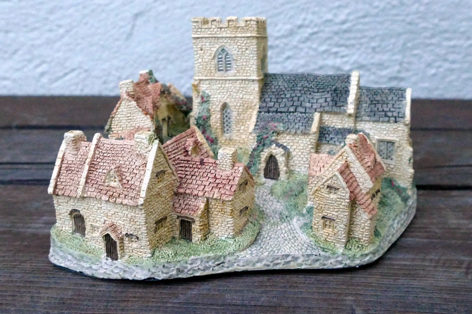 1982 David Winter Cottages “COTSWOLD VILLAGE”  Handmade in UK Great Britain