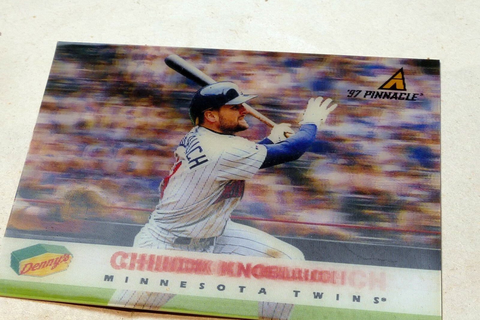 1997 pinnacle denny's #9 chuck knoblauch minnesota twins holographic