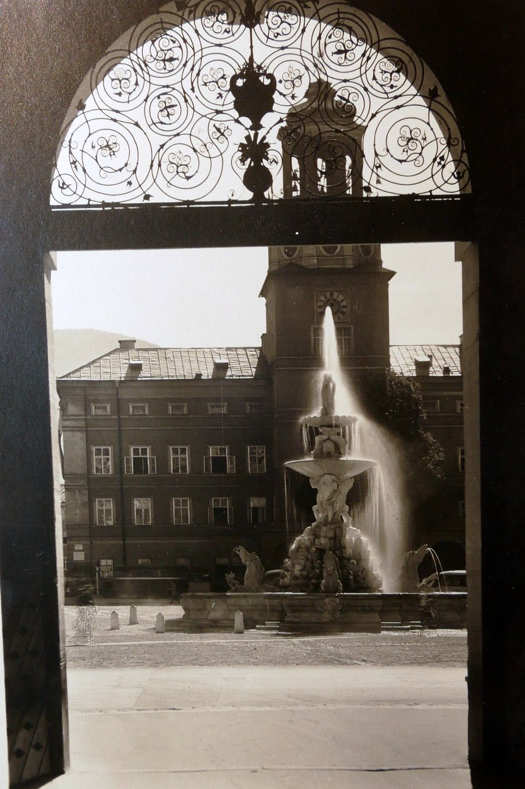 Glockenspiel carillon in salzburg 1930's postcard austria   unposted