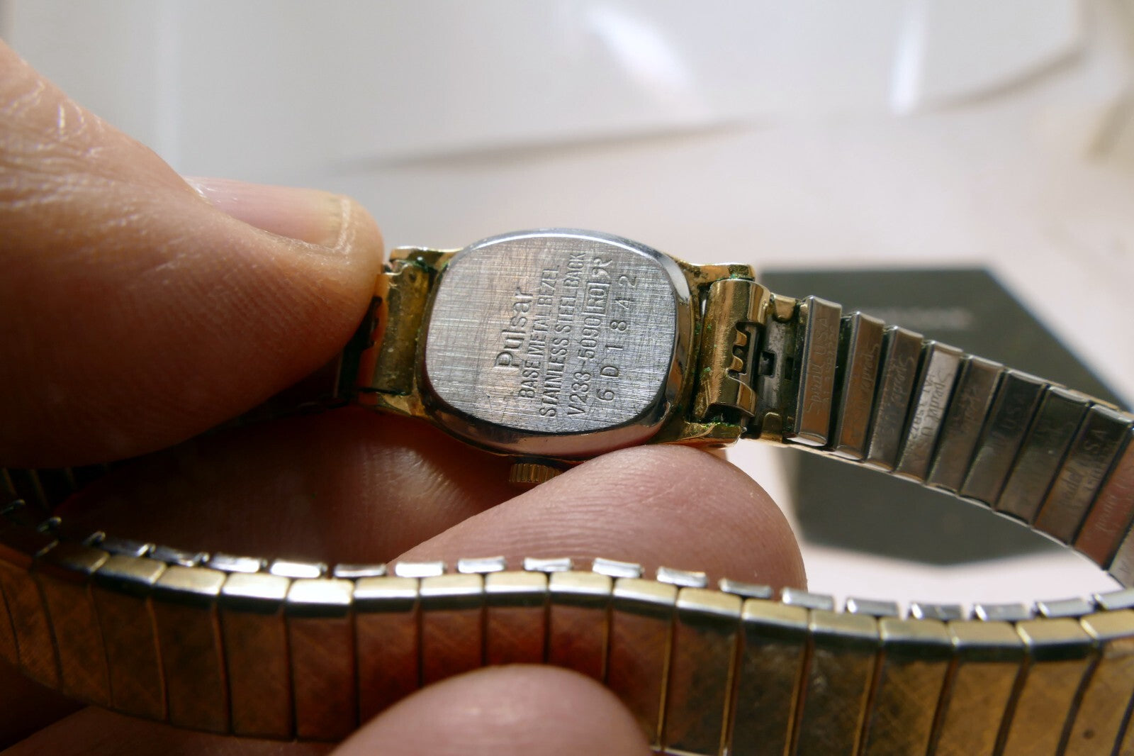 Vintage Pulsar Watch Women Gold Tone Stretch Band V238-5090 RD