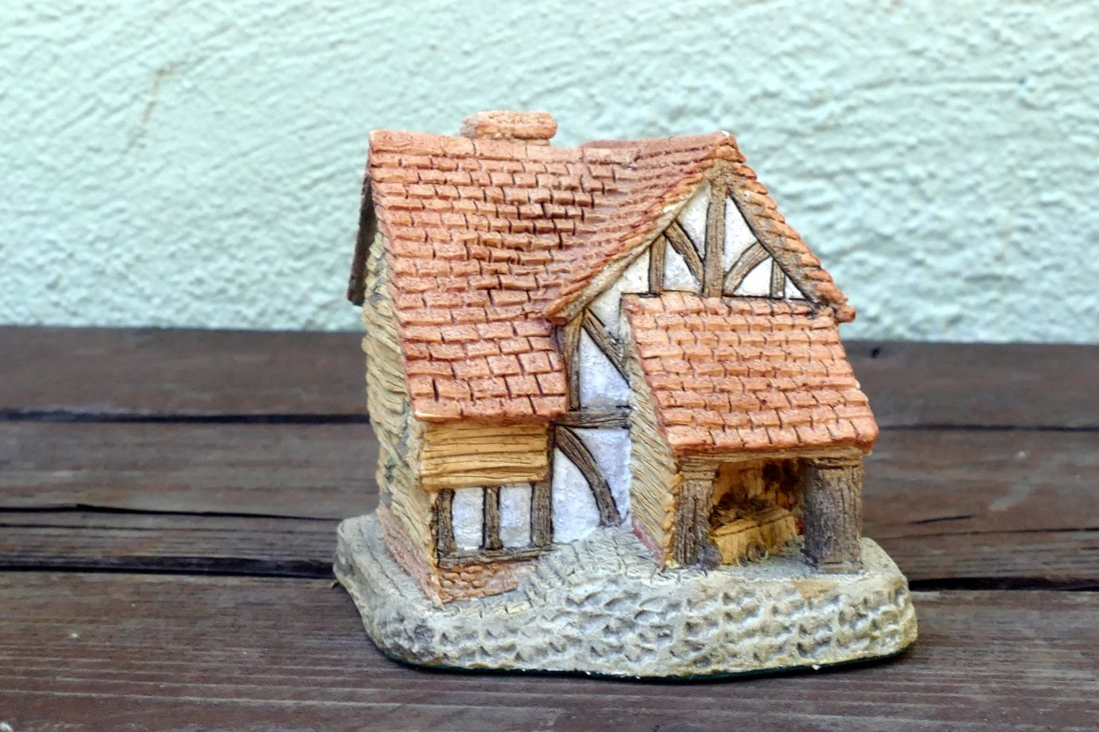 David Winter Cottages Little Market Handcrafted Figurine 1980 UK Great Britain