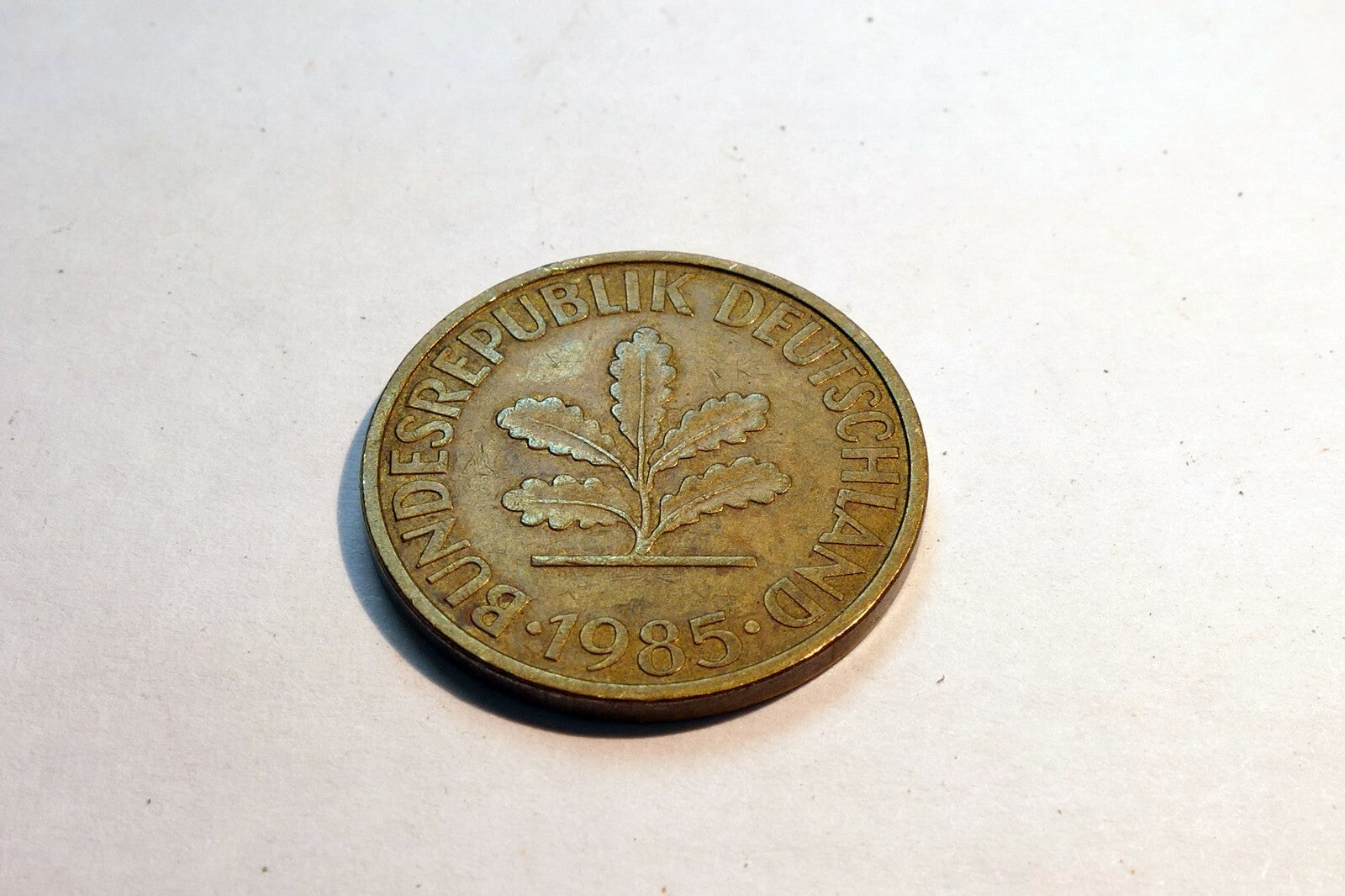 10 Pfennig coin  1985 GERMANY - FEDERAL REPUBLIC Oak Leaf