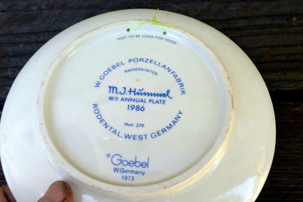 1986 M. J. Hummel Annual Christmas Plate 16th annual plate