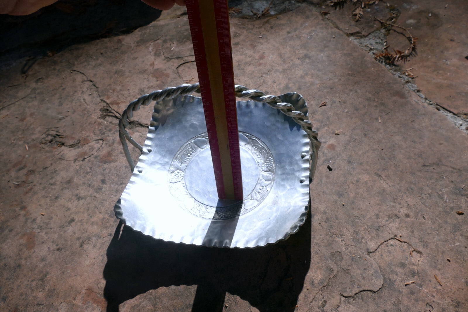 Hand Forged EVERLAST Metal Aluminum Bowl w/Hammered Fruit Grapes 9" basket