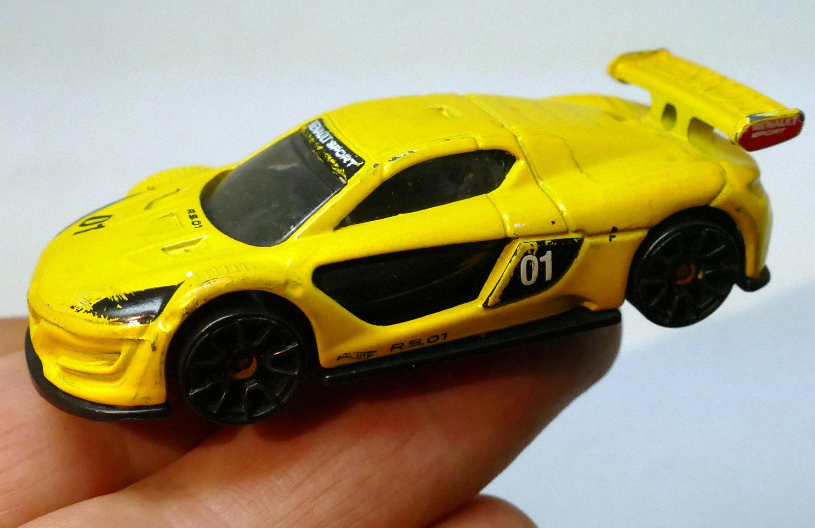 Hot wheels renault sport rs 2015 mattel dhp01 yellow 1:64 toy car