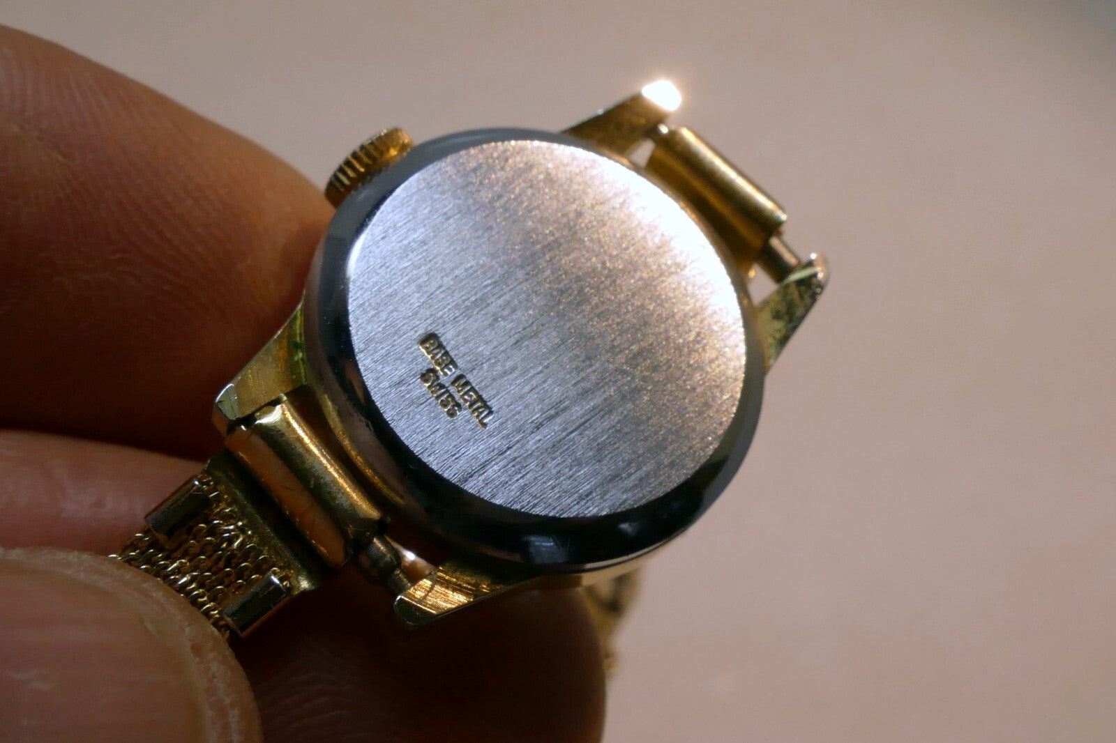 OMNIA Gold Tone 17 Jewel Swiss Mechanical Watch antimagnetic Vintage Ladies