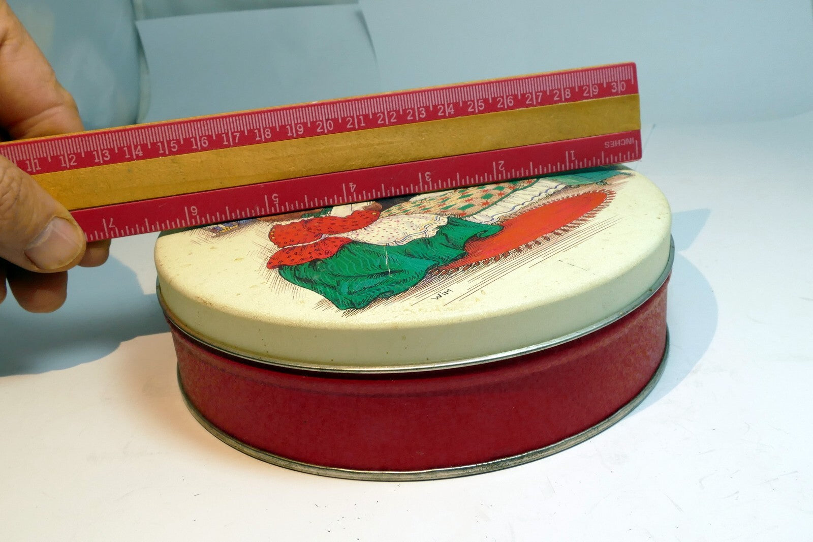 Peanut Butter Bears Round Tin empty container Christmas Eve Family sleep vintage
