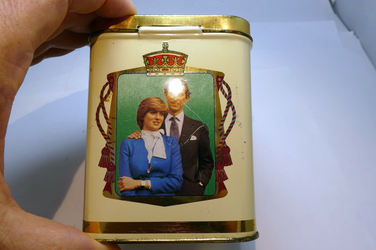 Royal Marriage Celebration Souvenir Tin 1981 Prince Wales & Lady Diana Spencer