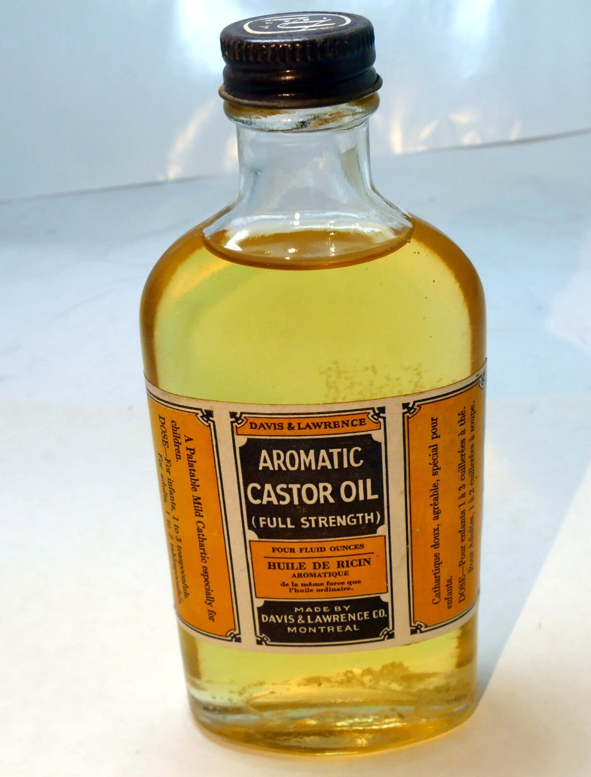 Antique bottle aromatic castor oil by davis & lawrence montreal 4oz