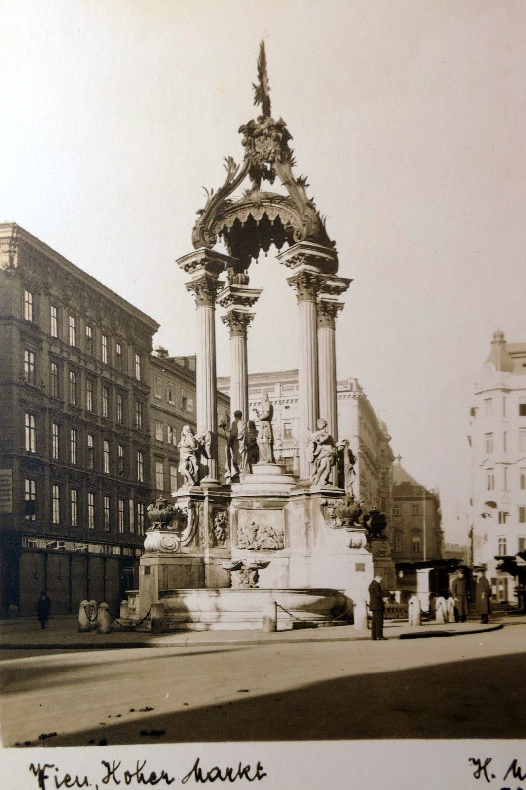 Vienna marriage fountain on the high market 1930's postcard austria   unposted