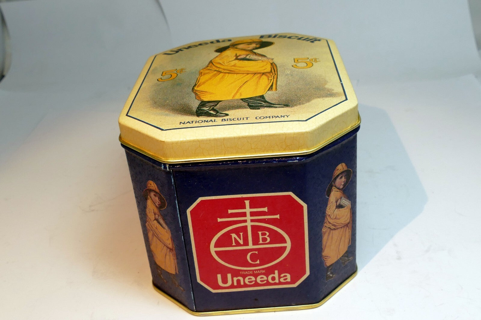 Uneeda Biscuits Tin Depicts 1923 Art Tin octagonal empty container boy