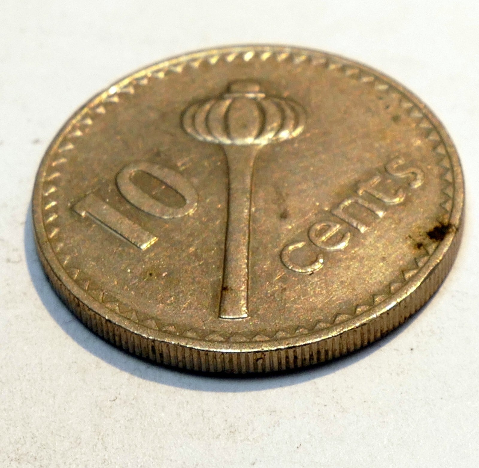 1987 Fiji 10 Cents Queen Elizabeth II Throwing Club 23.6mm coin