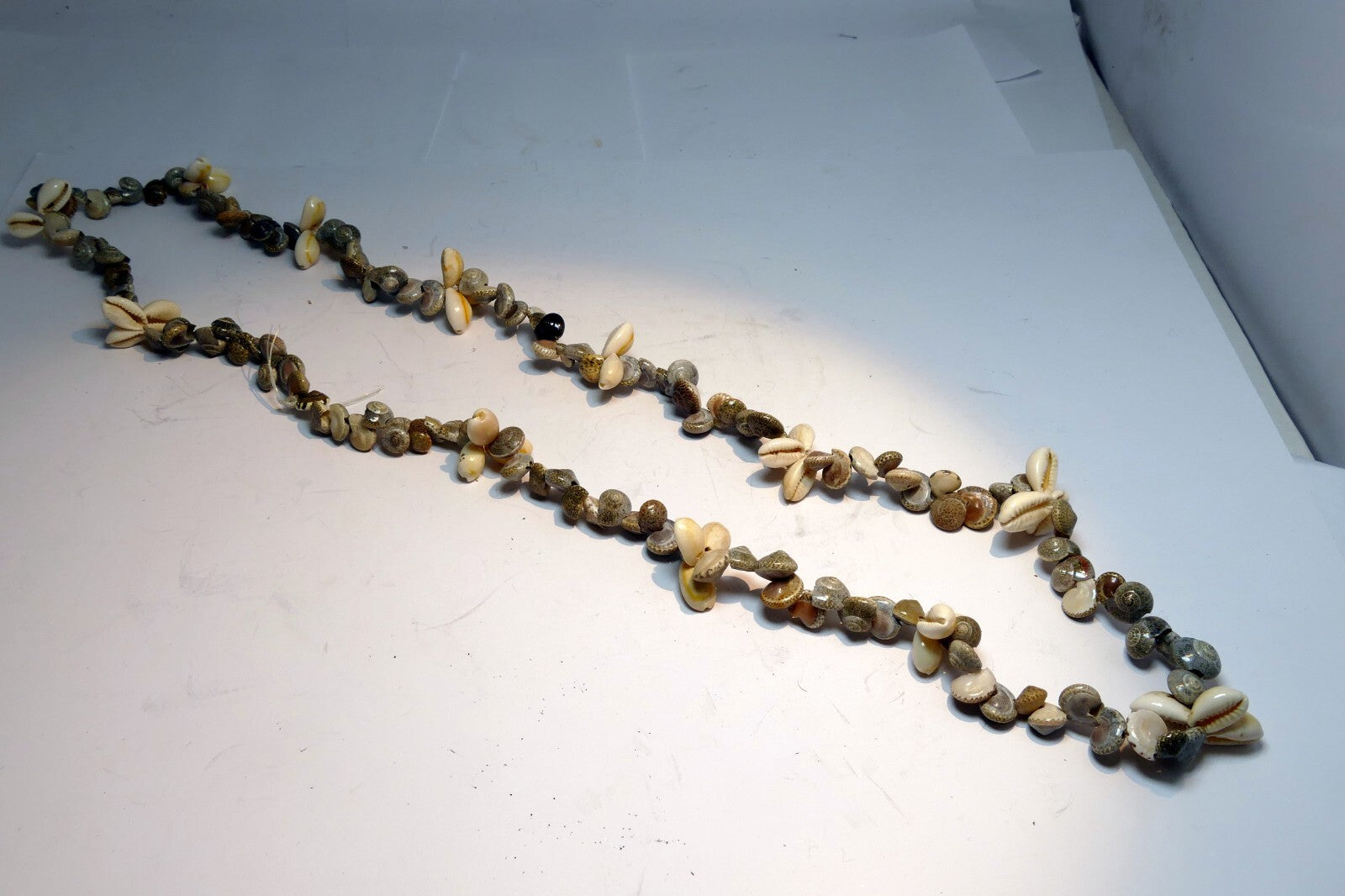 Vintage Cowrie Shell 17" Necklace Hawaiian Lei Jewelry Boho Surfer gray white
