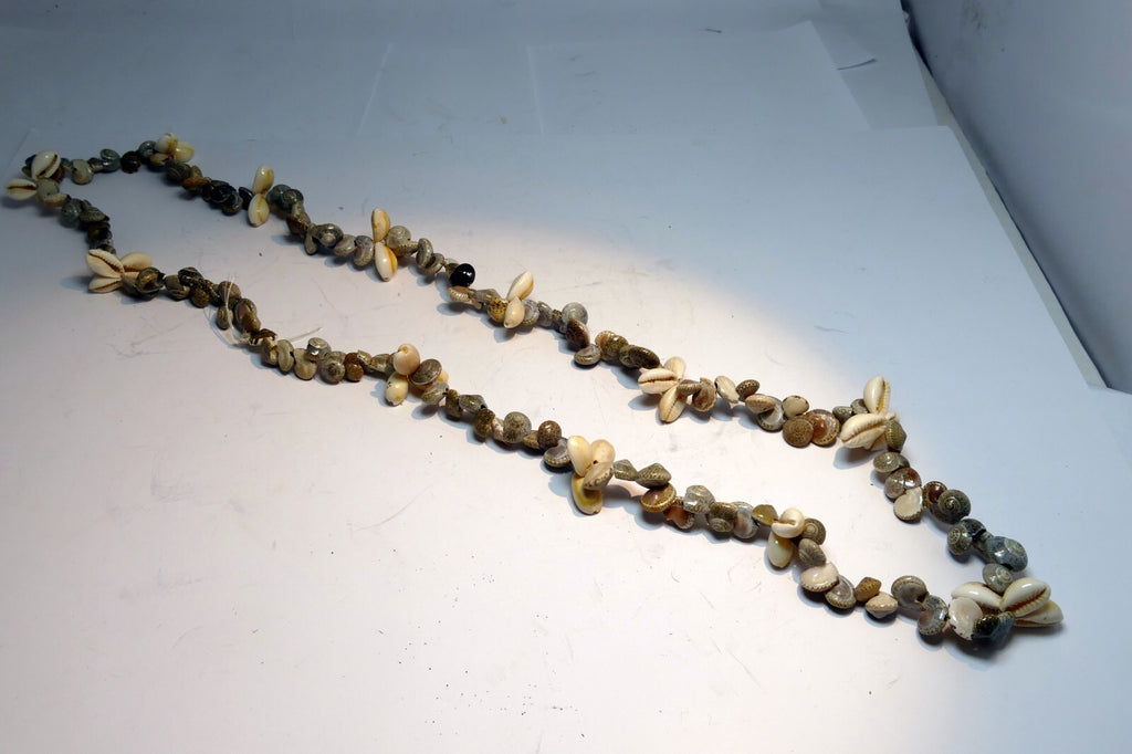 Vintage Cowrie Shell 17" Necklace Hawaiian Lei Jewelry Boho Surfer gray white