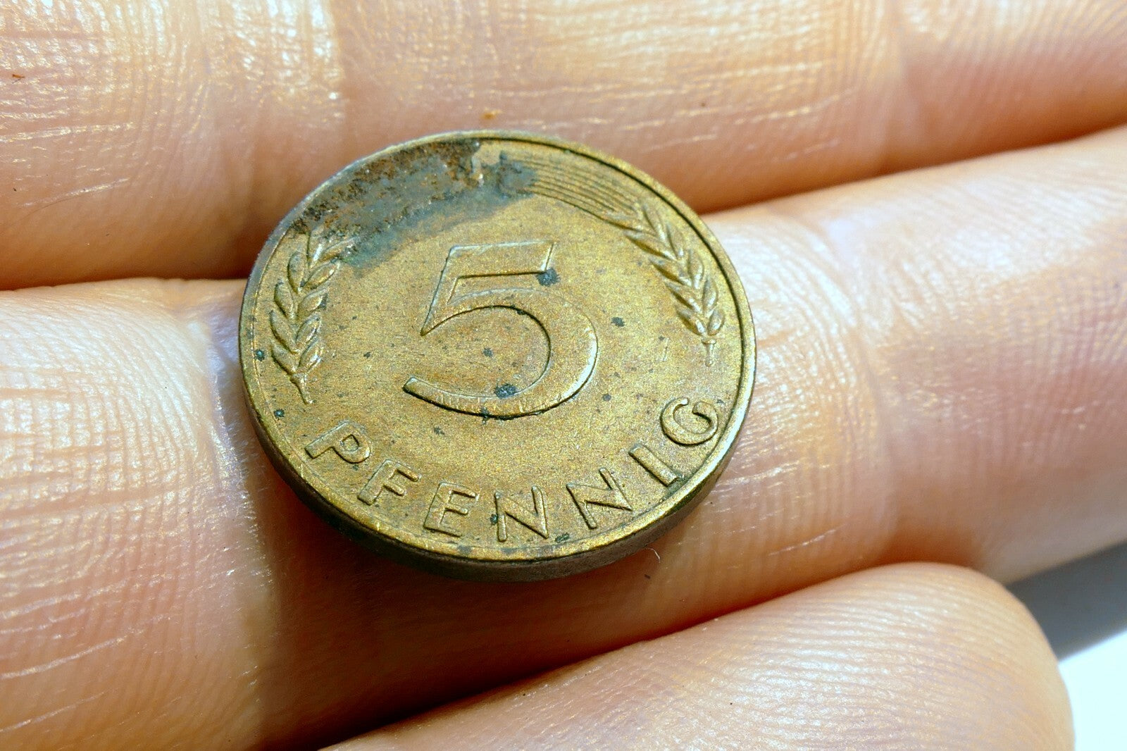 5 Pfennig coin  1967 GERMANY - FEDERAL REPUBLIC with Oak Leaf