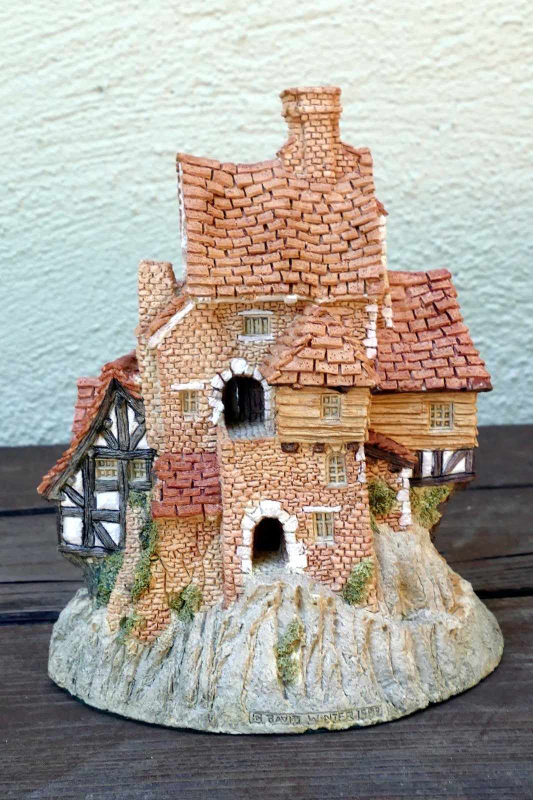 David Winter Cottages"The House on Top" Hand Painted 1982