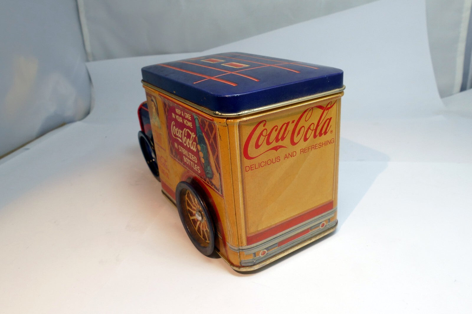 Coca-Cola Bottling Company Vintage Delivery Truck Tin container with wheels lid