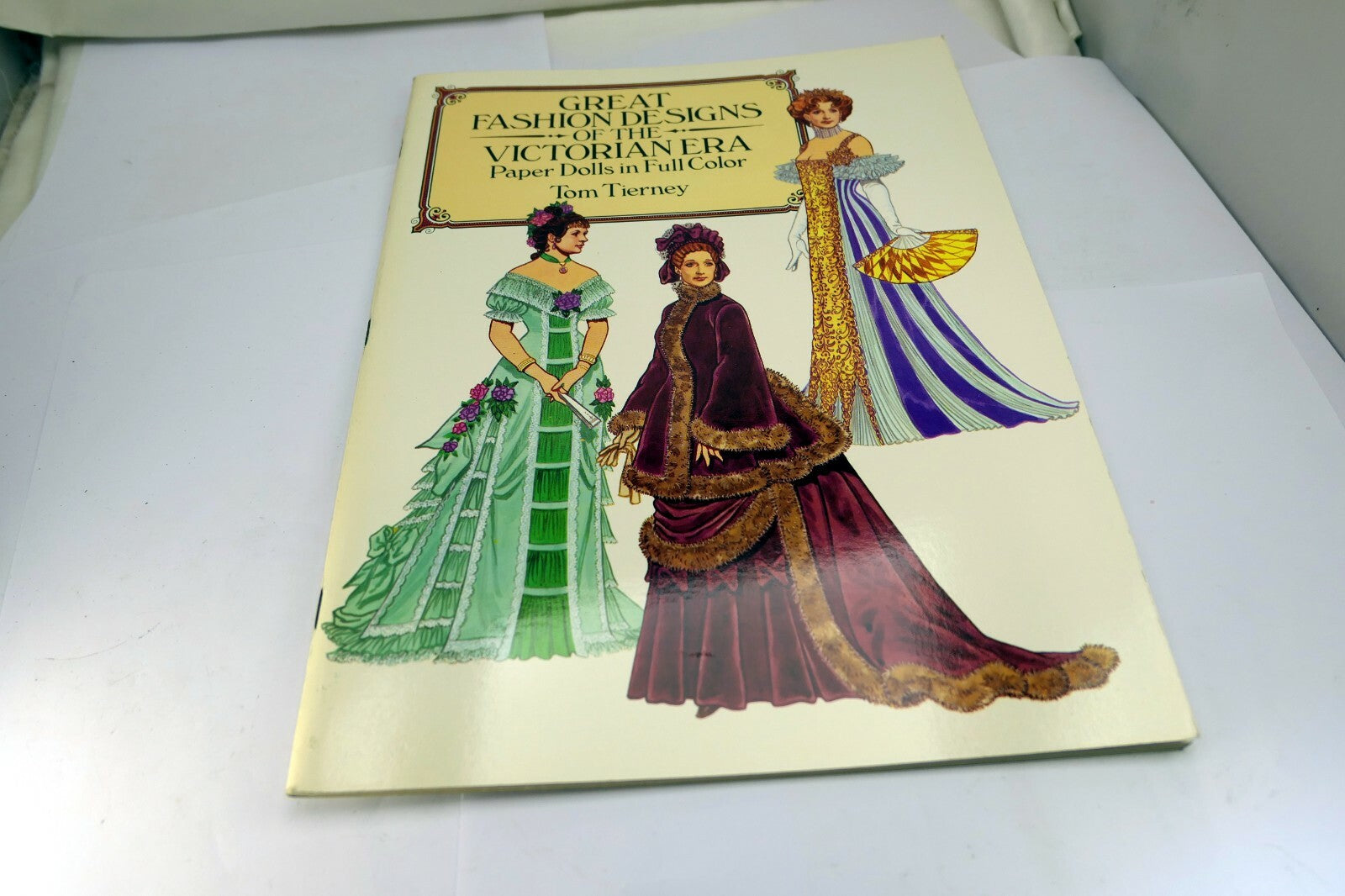 Dover Victorian Paper Dolls: Great Fashion Designs of the Victorian Era Tierney