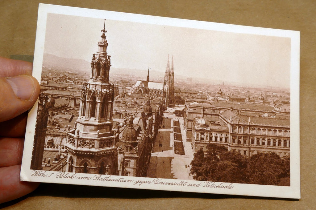 Vienna  Rathaus  1930's postcard Austria - unposted