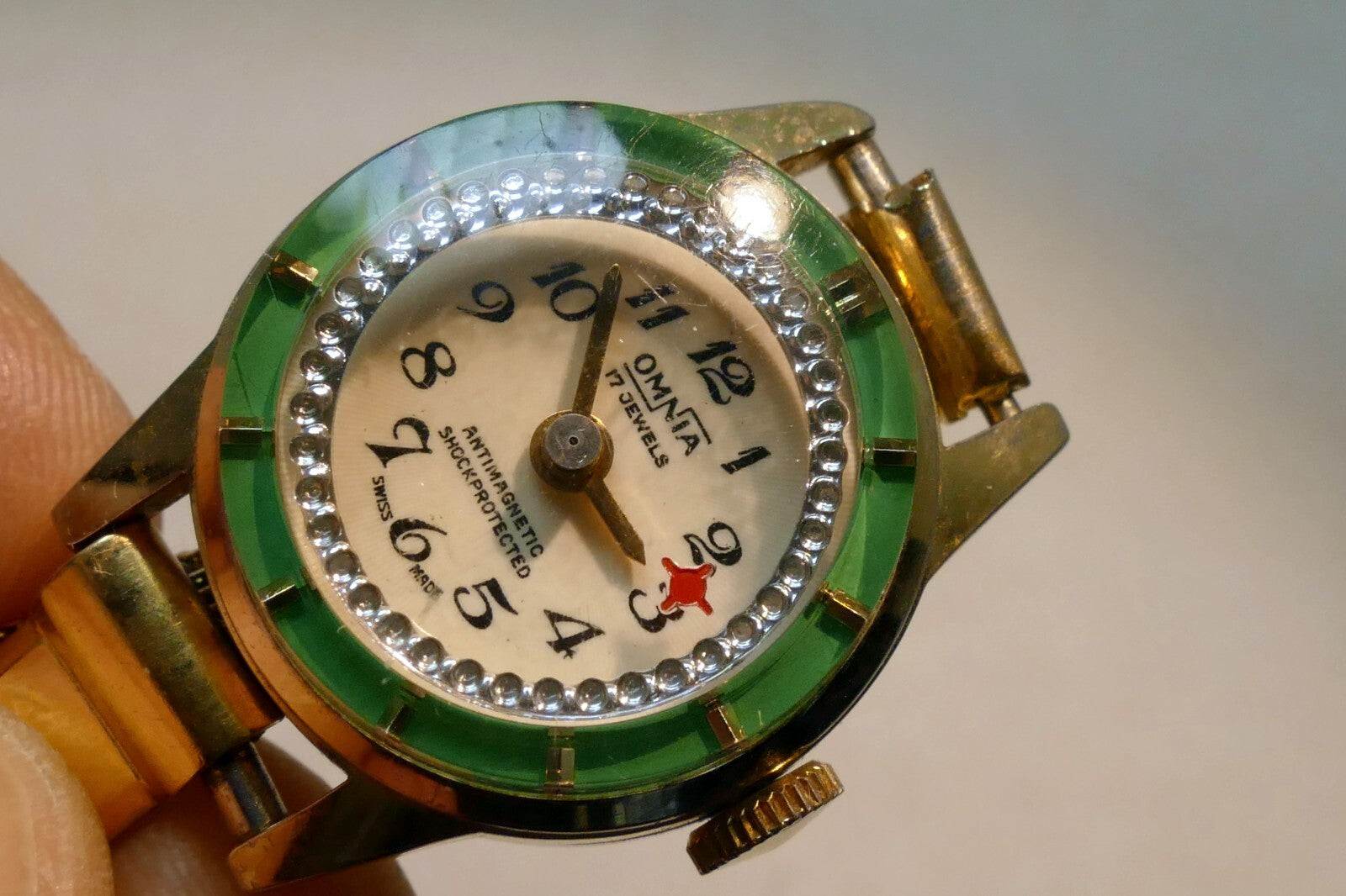 OMNIA Gold Tone 17 Jewel Swiss Mechanical Watch antimagnetic Vintage Ladies