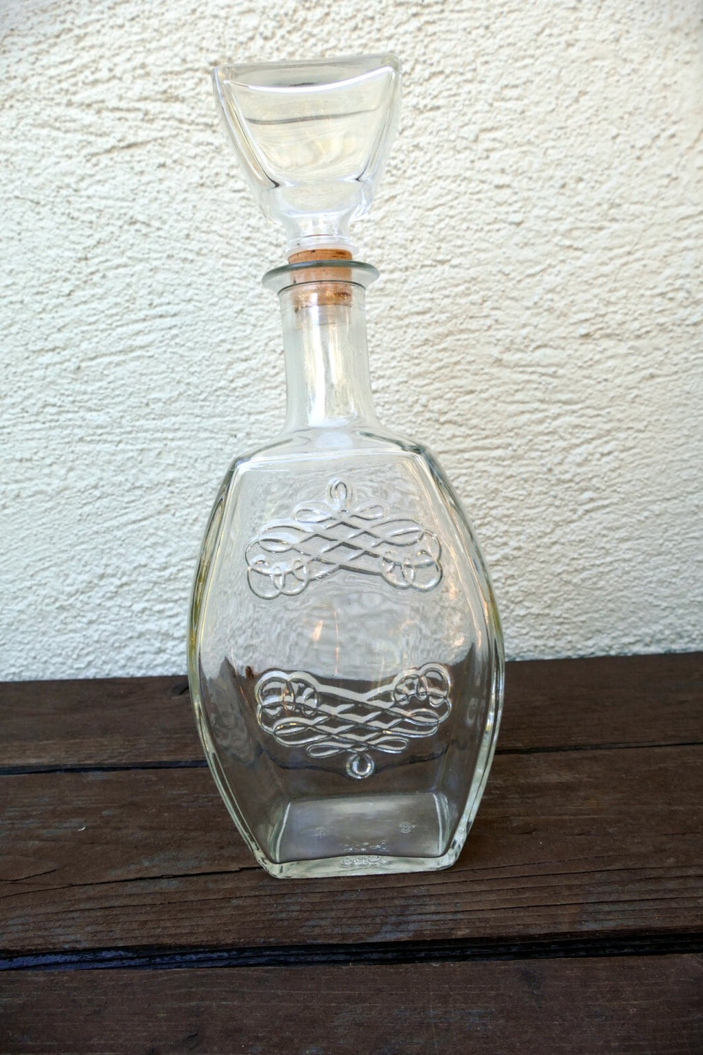 1 Litter Glass Decanter With Stopper 11" tall Oval Ornamented Whiskey