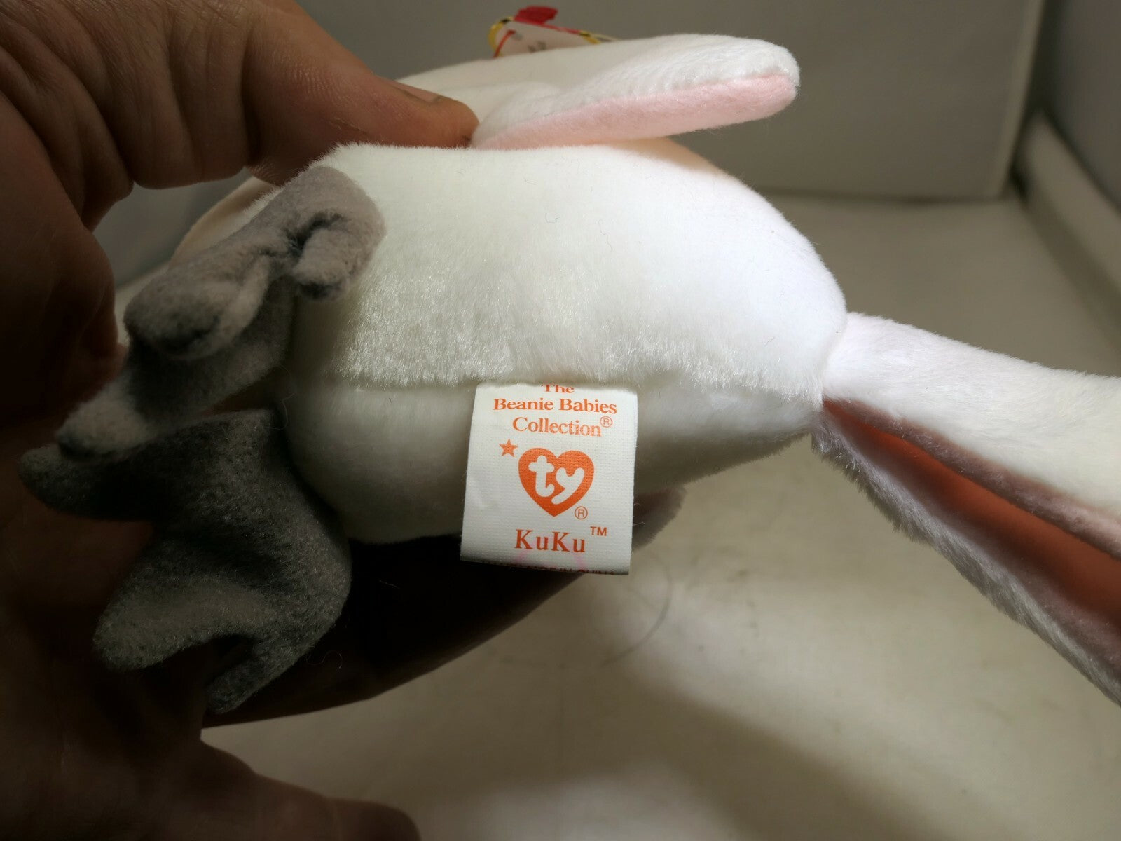 TY Beanie Baby Kuku Rare/Retired 1998 plush toy collection bird white parrot