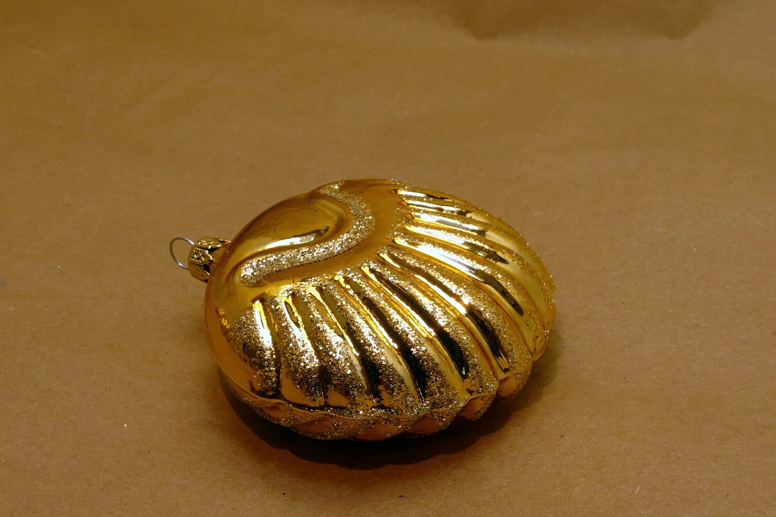 Blown Glass Christmas Ornament 2.5" sea shell gold tone
