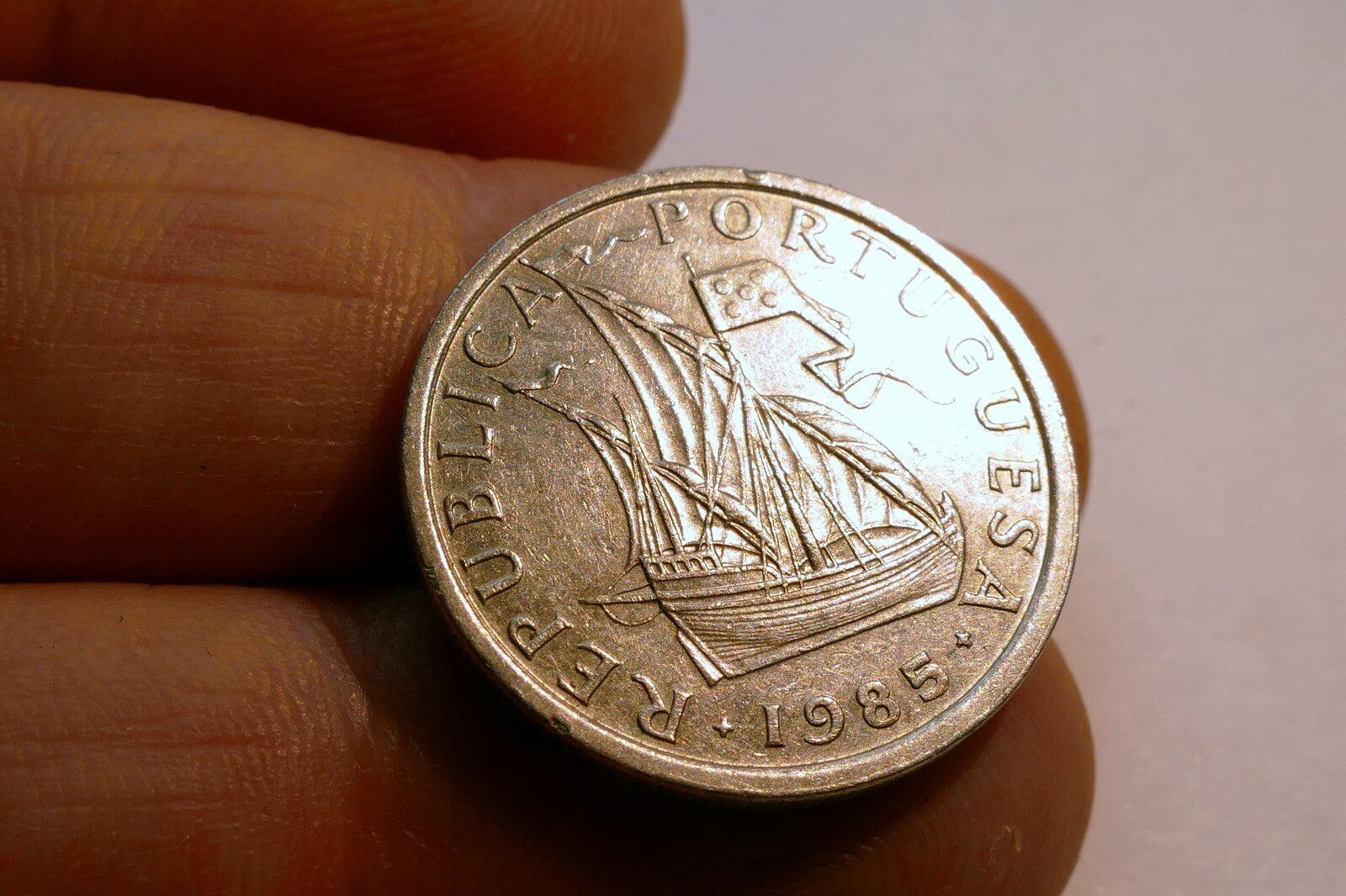 Republica Portuguesa $5  Portugal 5 Escudos - 5$00 Coin 1985