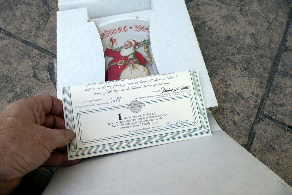 NORMAN ROCKWELL "Filling The Stocking" Plate ca. 1995 Christmas Knowles COA