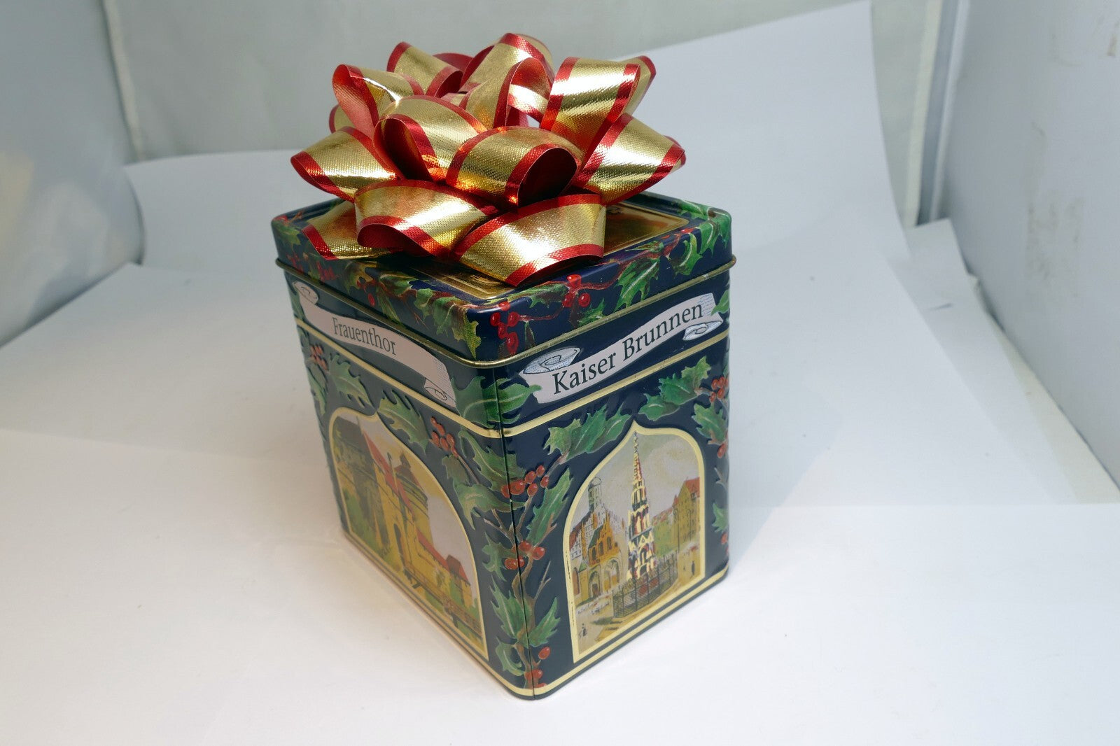 Lambertz Cookie Tin Music Box Germany Burg Vom Hallertor  5" works Christmas toy