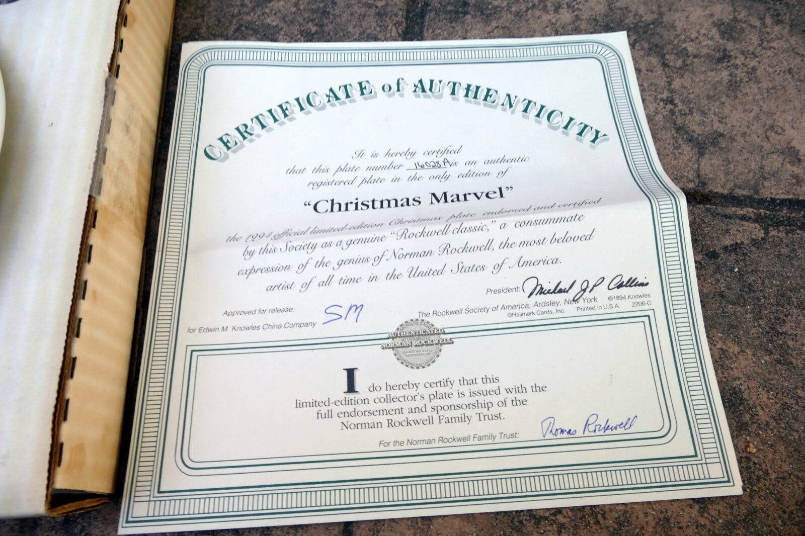 NORMAN ROCKWELL "Christmas Marvel" Plate ca. 1994 Knowles COA
