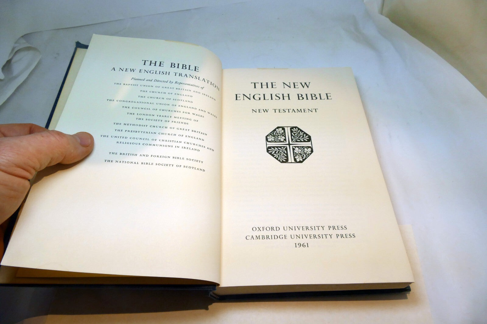 Holy Bible The New English Translation Bible New Testament 1961 Oxford Press