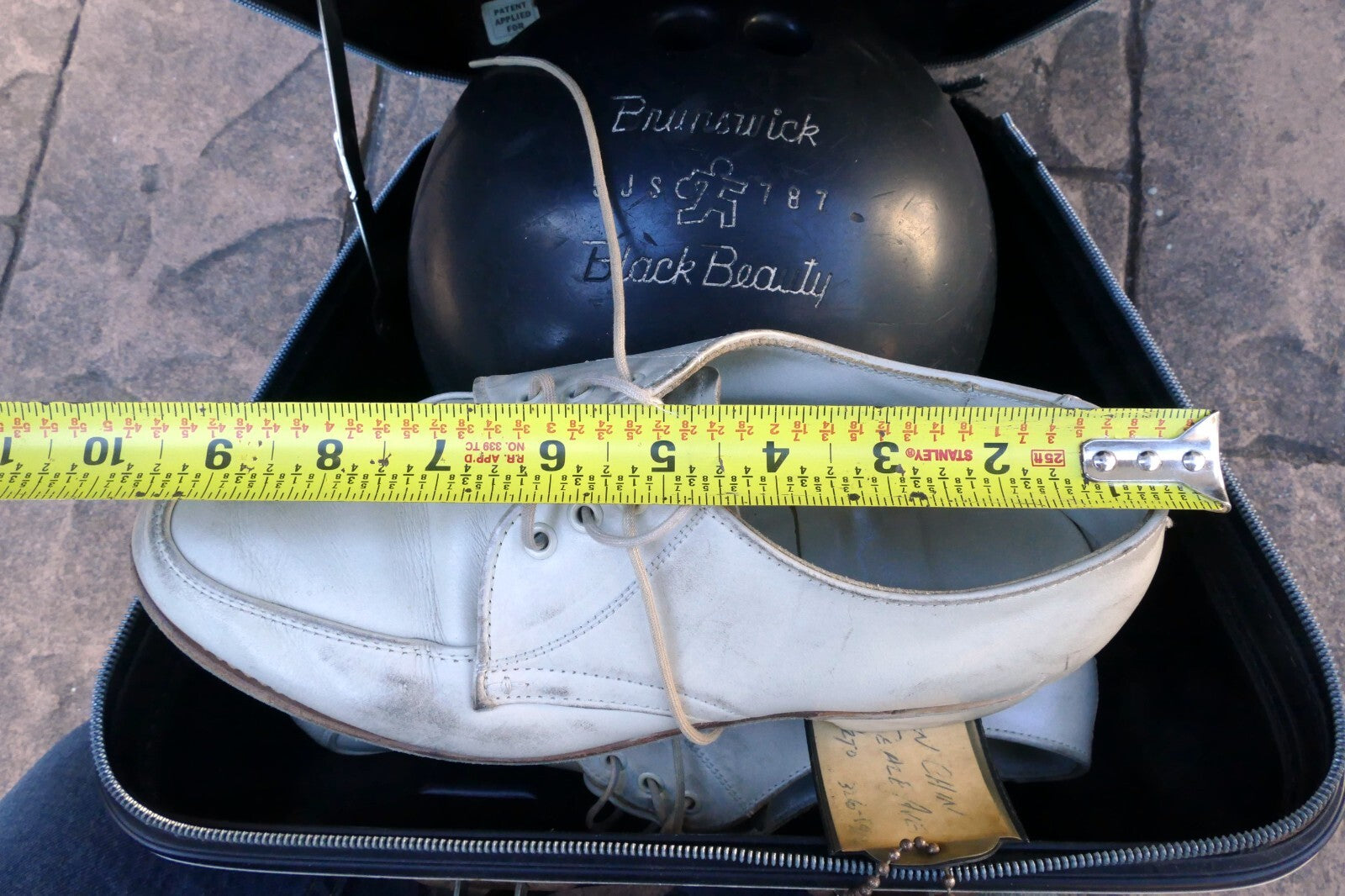 Vintage Black Beauty Brunswick Black Bowling Ball 5JS787 with Retro Bag