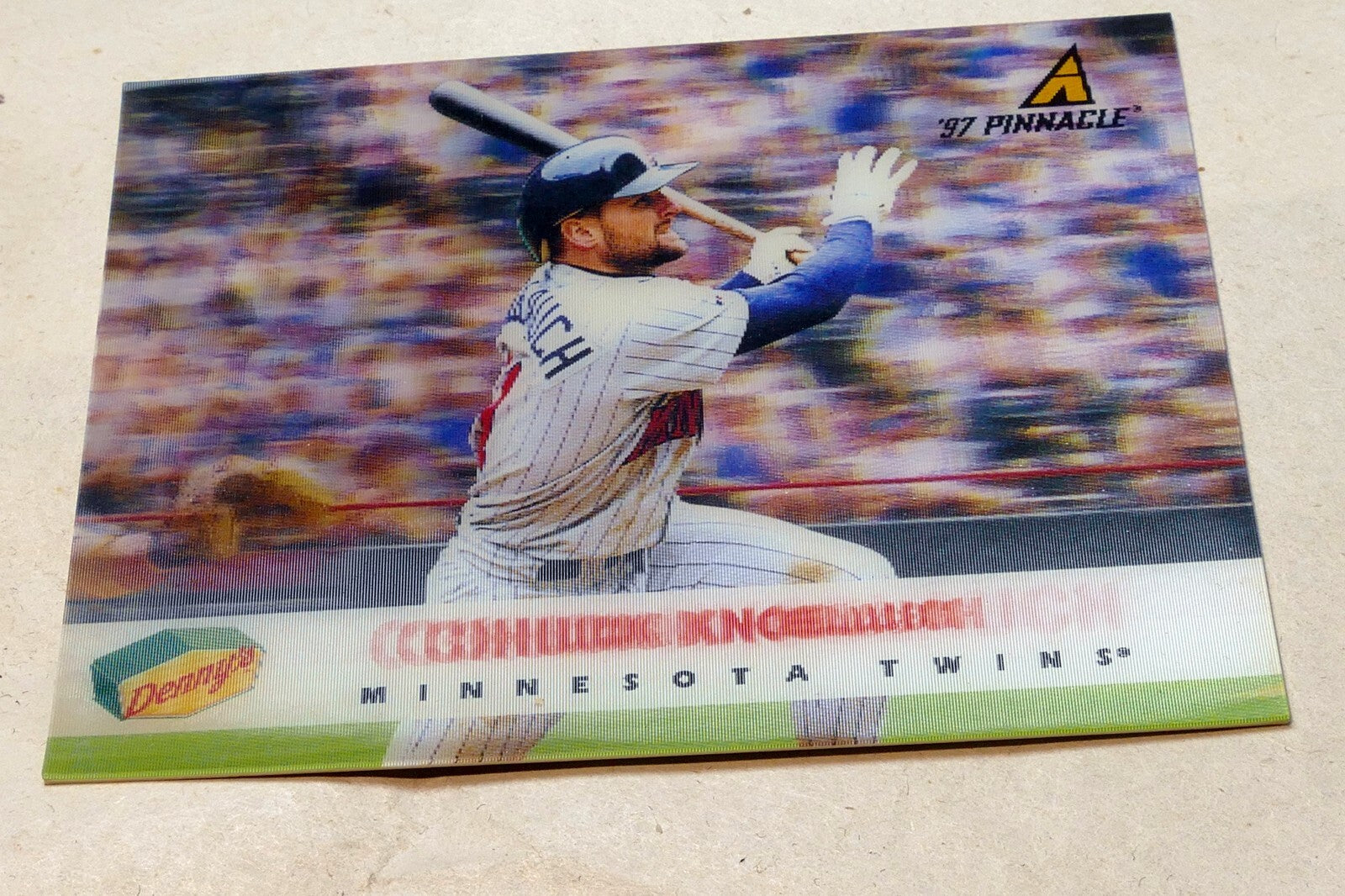 1997 Pinnacle Dennys #9 Chuck Knoblauch Minnesota Twins Holographic