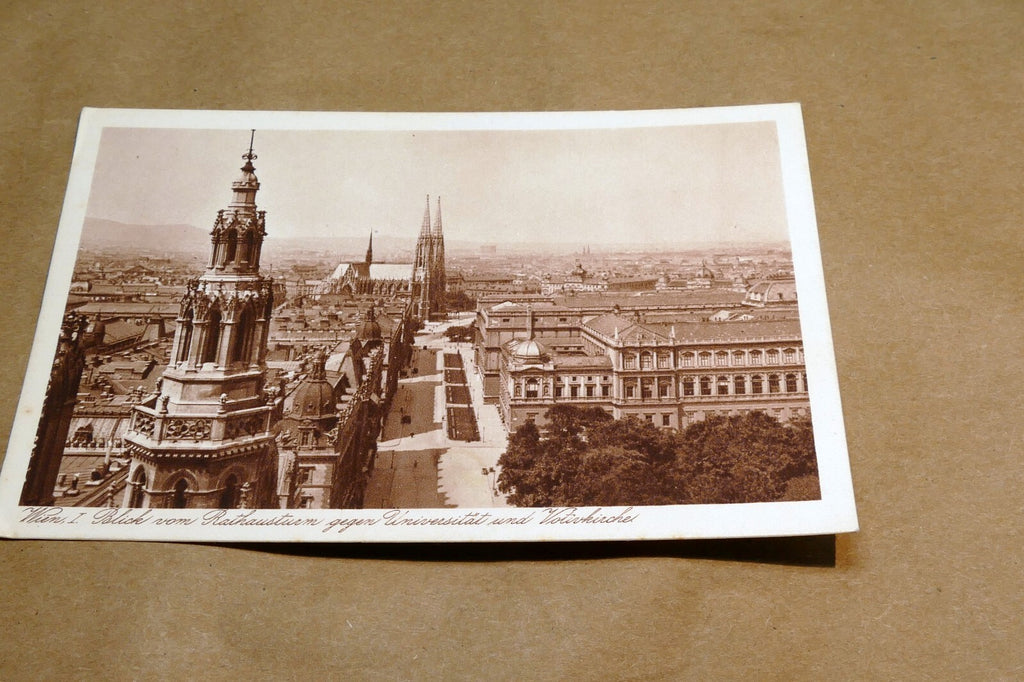 Vienna  Rathaus  1930's postcard Austria - unposted
